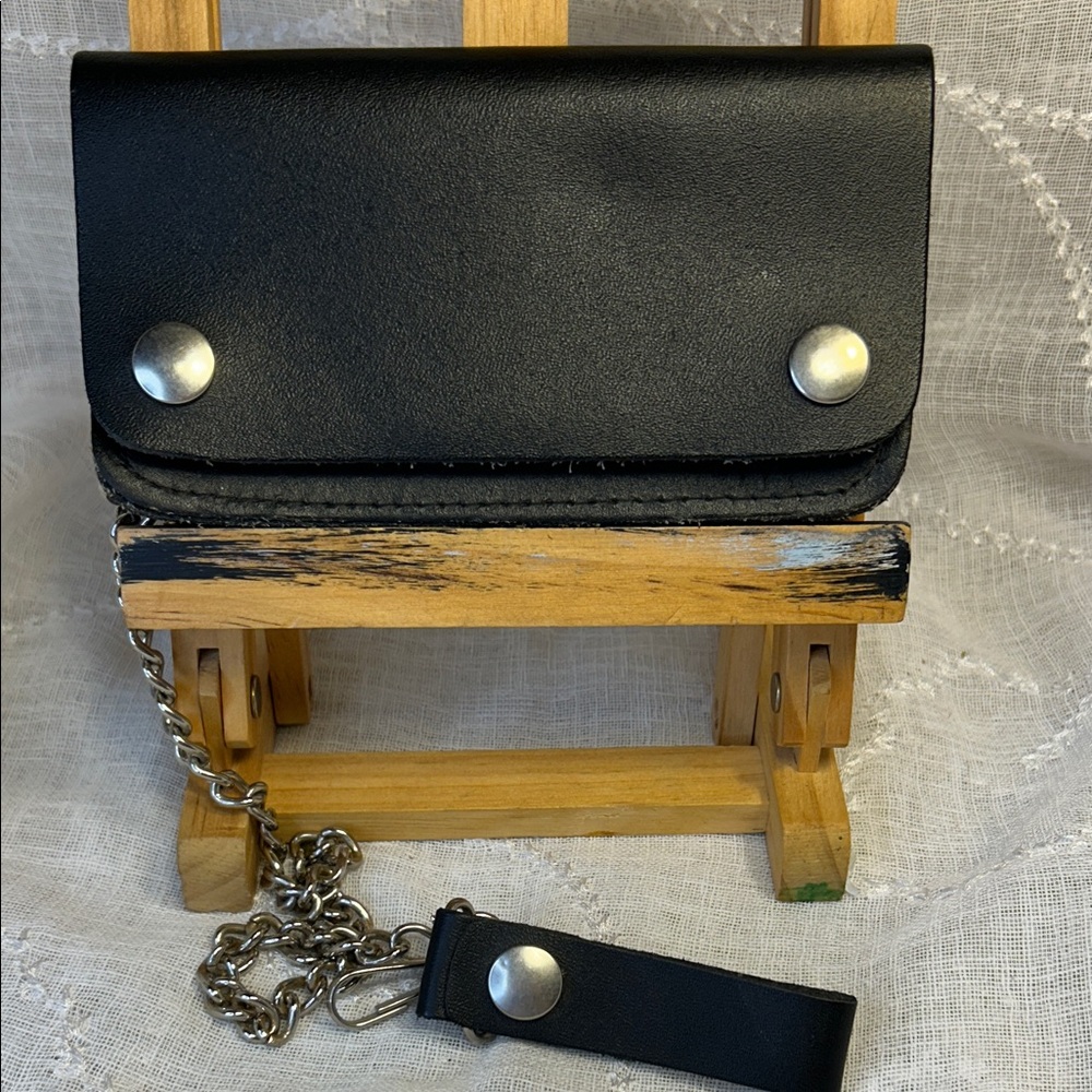 Handmade NWOT never used leather large wallet with a chain leash and clip